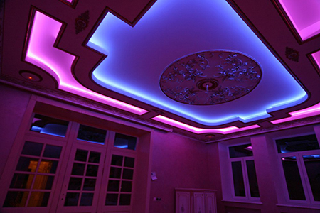Декоративная подсветка потолка светодиодной лентой