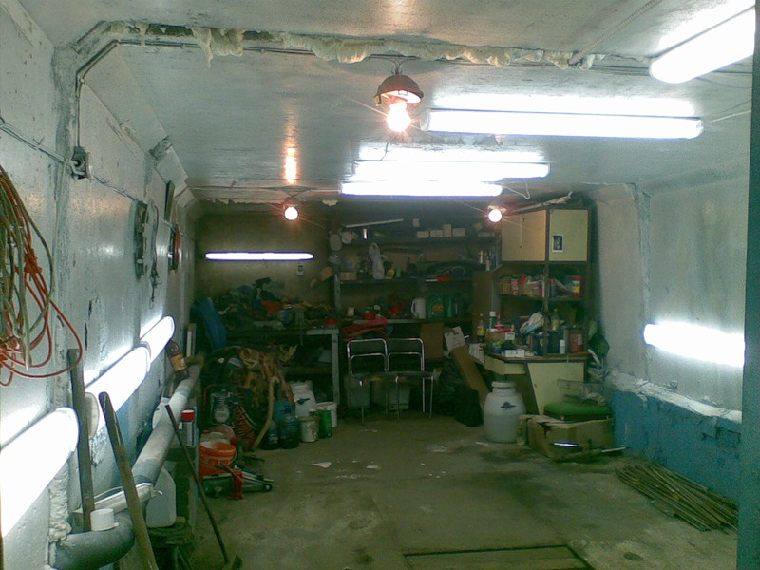 Люминесцентные светильники в гараже