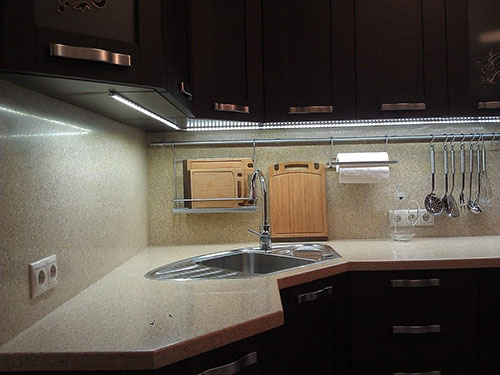 Подсветка рабочей зоны на кухне (77 фото)